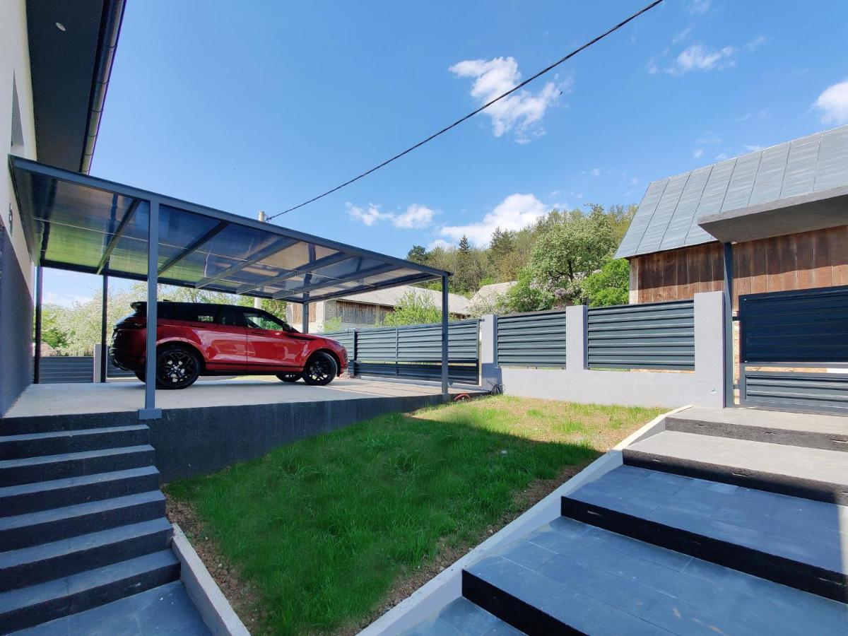 Biser Gacke Villa *