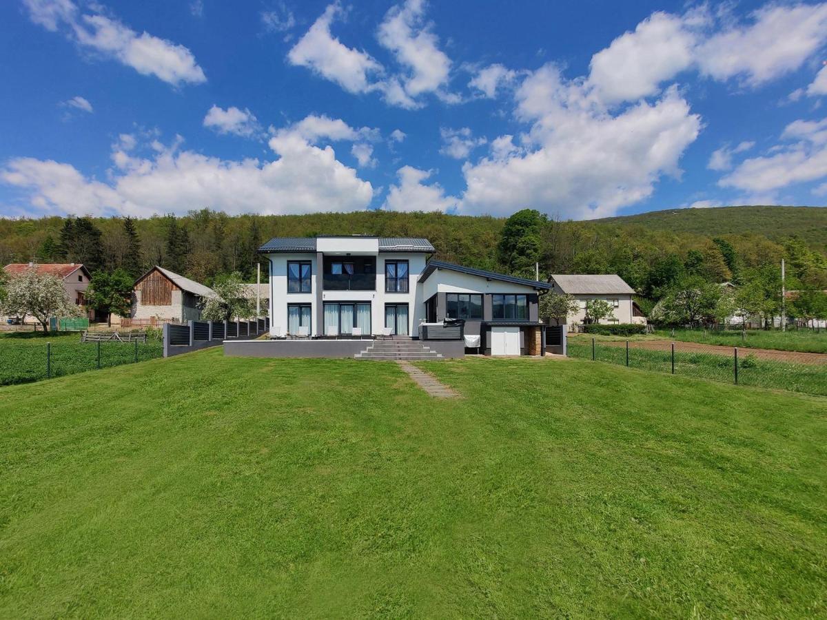 Biser Gacke Villa